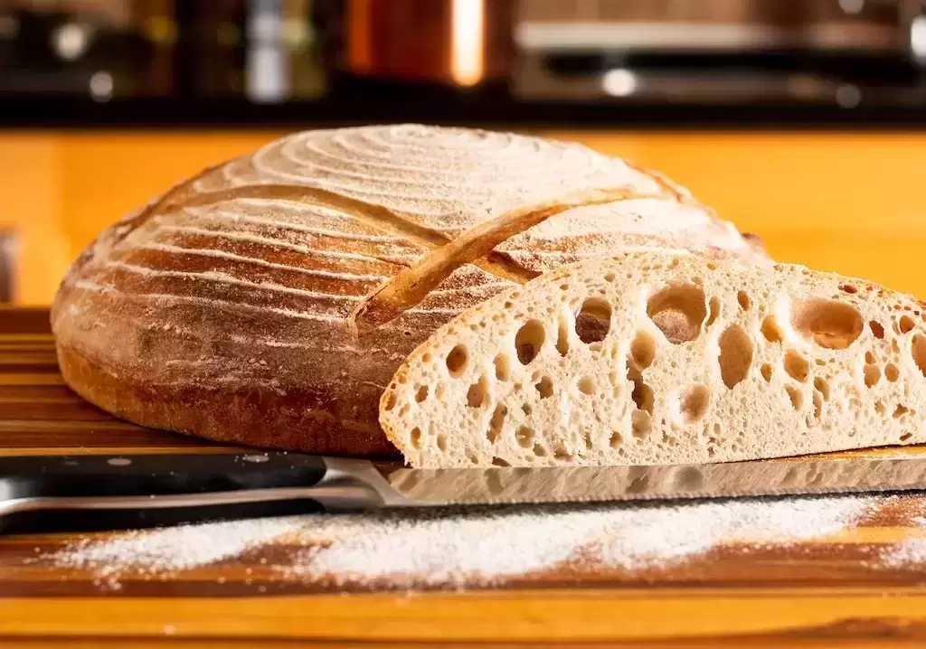 Prisipirkote per daug duonos? Specialistas patarė, kaip išlaikyti ją šviežią ilgiau