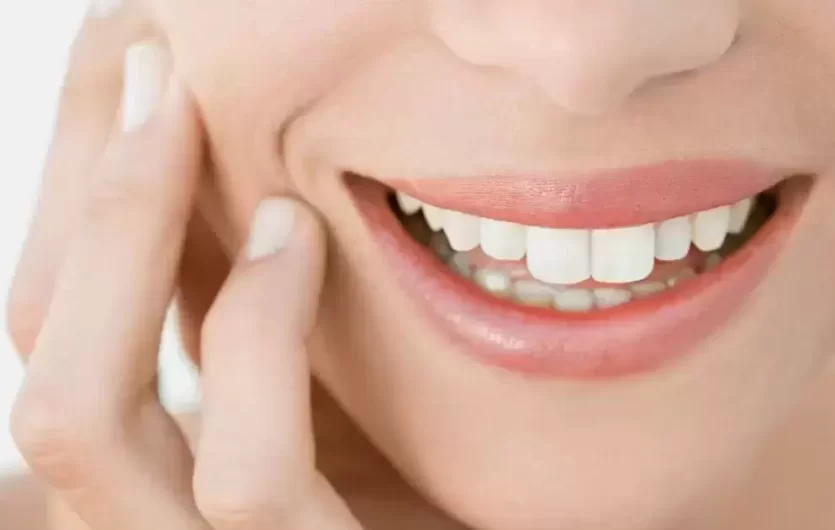 Kreivi dantys: kodėl juos būtina tiesinti?