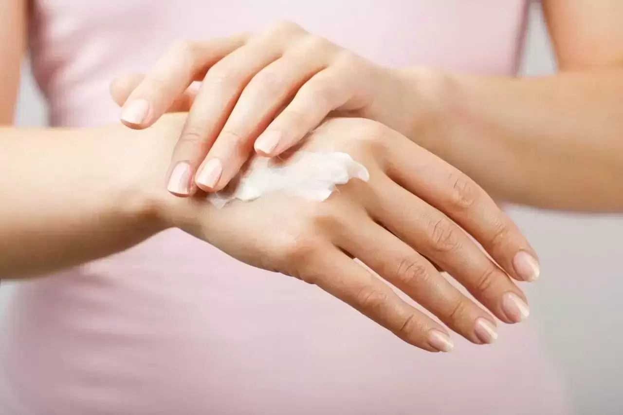Jei nenorite turėti rimtų odos problemų, dabar – pats metas rūpestingesnei rankų priežiūrai