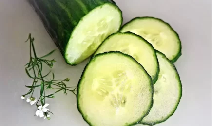 Daržovių karalius – agurkas: netikėti receptai, atgaivinsiantys nuo karščio