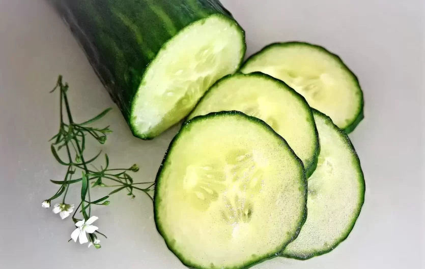 Daržovių karalius – agurkas: netikėti receptai, atgaivinsiantys nuo karščio