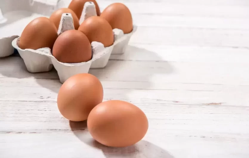 Rudų kiaušinių dažymas