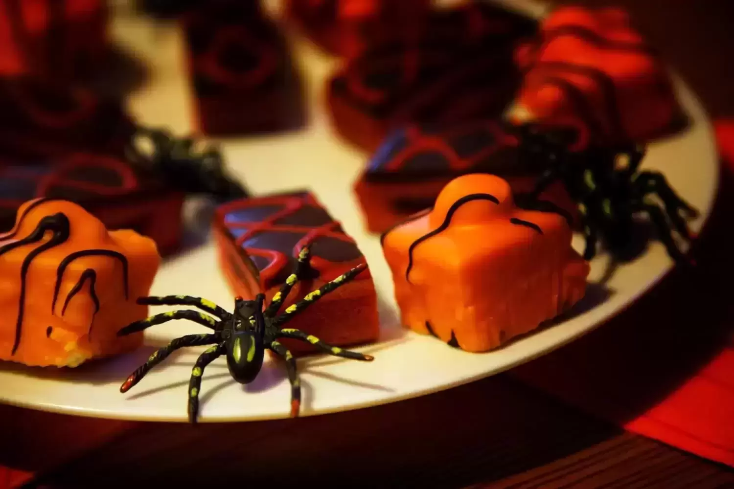 Pasiruoškite Helovinui: 3 „šiurpių“ užkandžių receptai teminiam vakarėliui